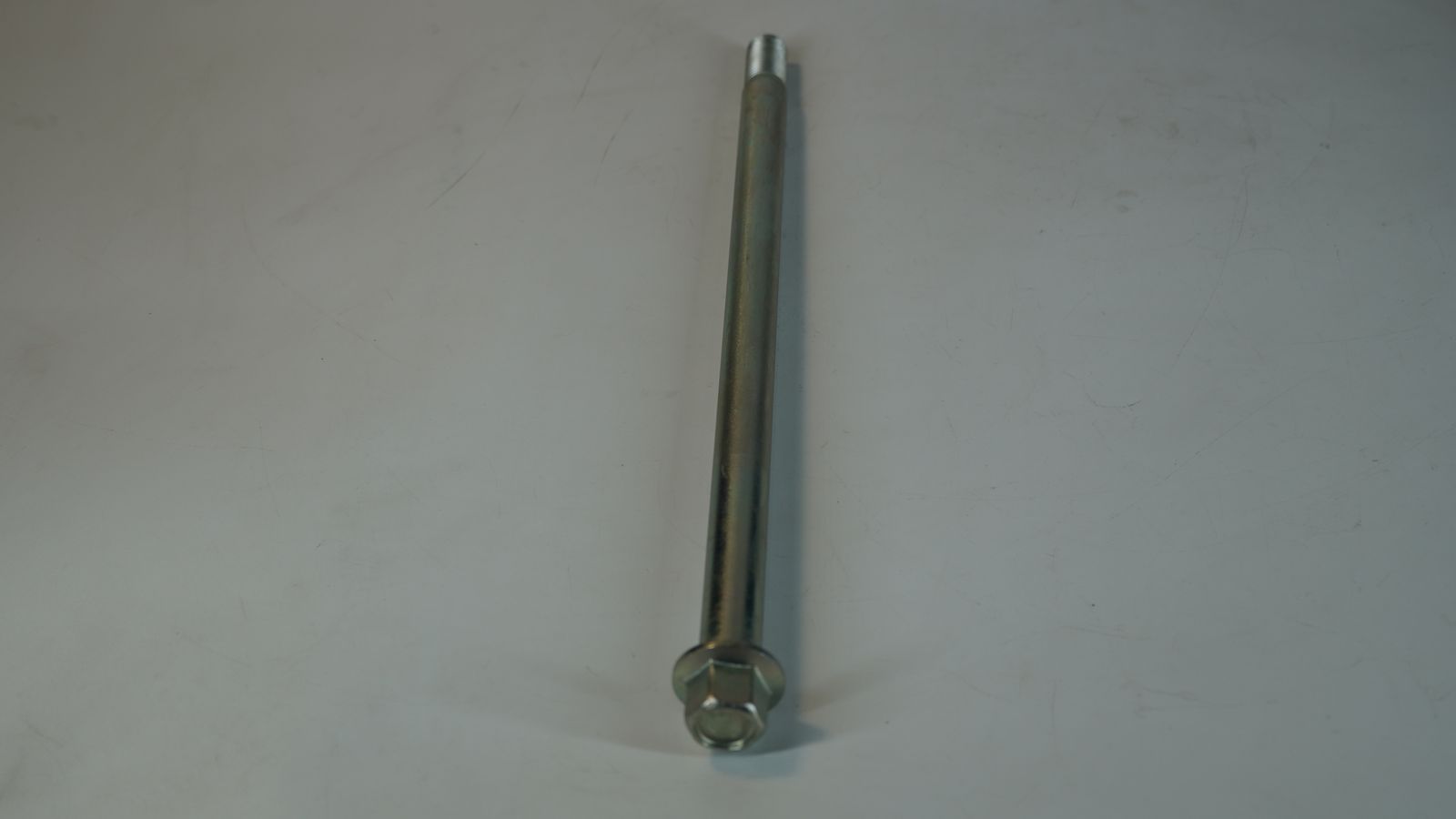 Ось заднего колеса M14X1.5XL 276 JD131218 BAJAJ