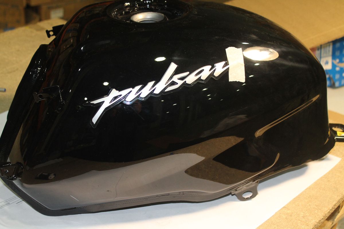 Бак топливный черный с серебристой 3D наклейкой 52DJ1809 BAJAJ