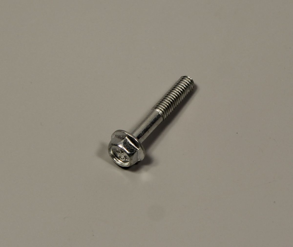 Болт крепежный KADD0635 BAJAJ