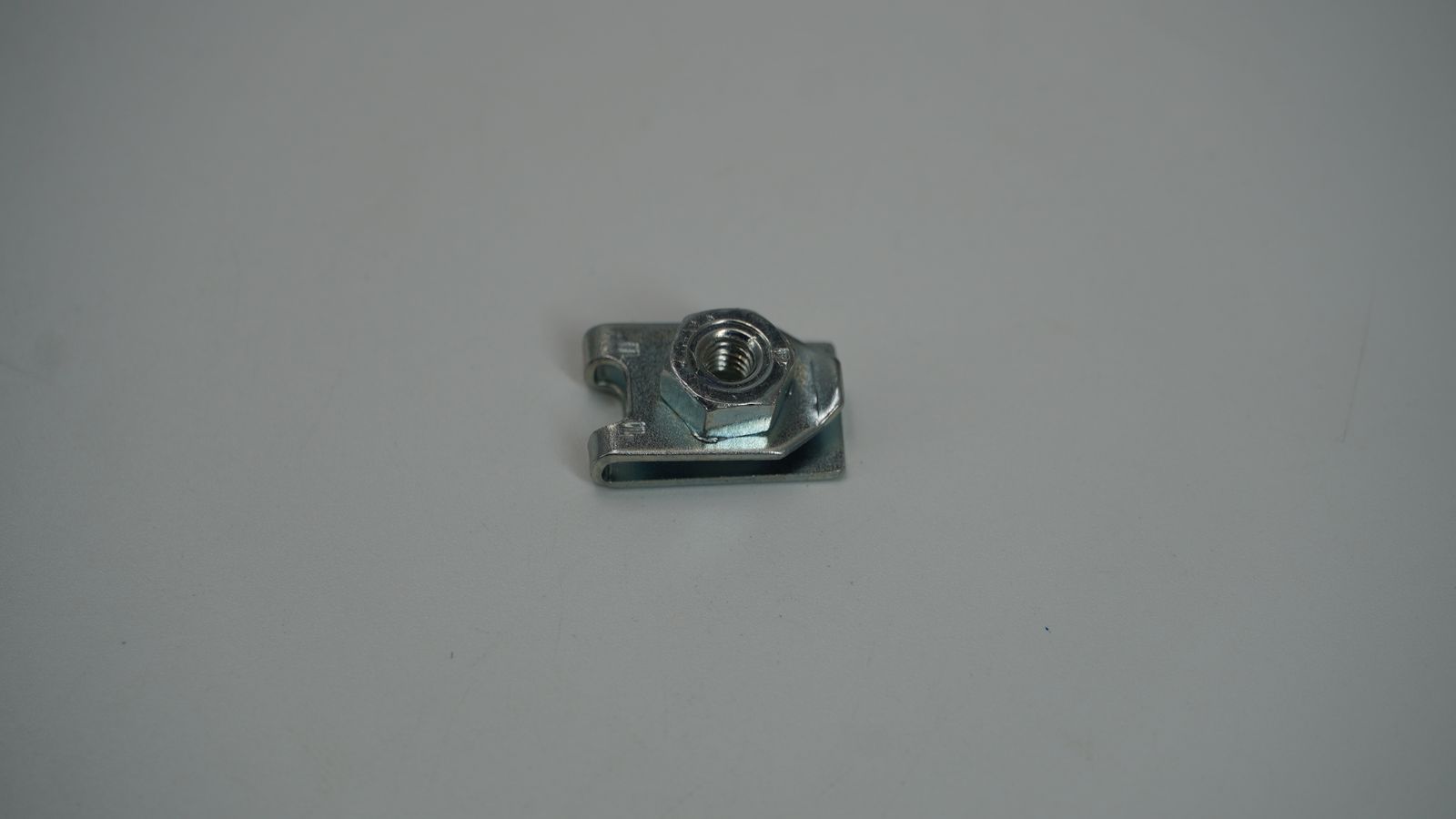 Гайка закладная M4 DK161153 BAJAJ