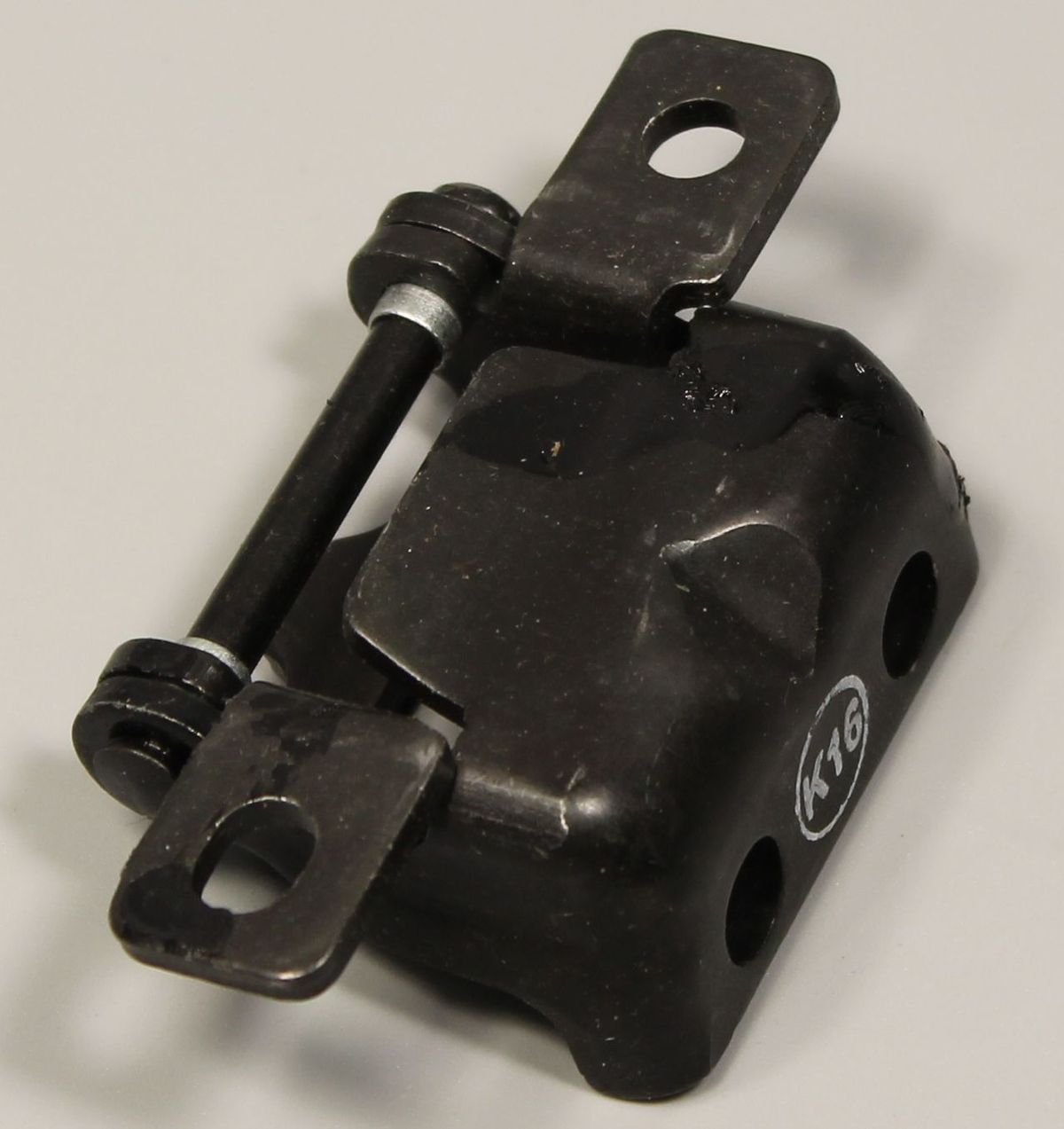 Петля дверей передних BF247026 BAJAJ