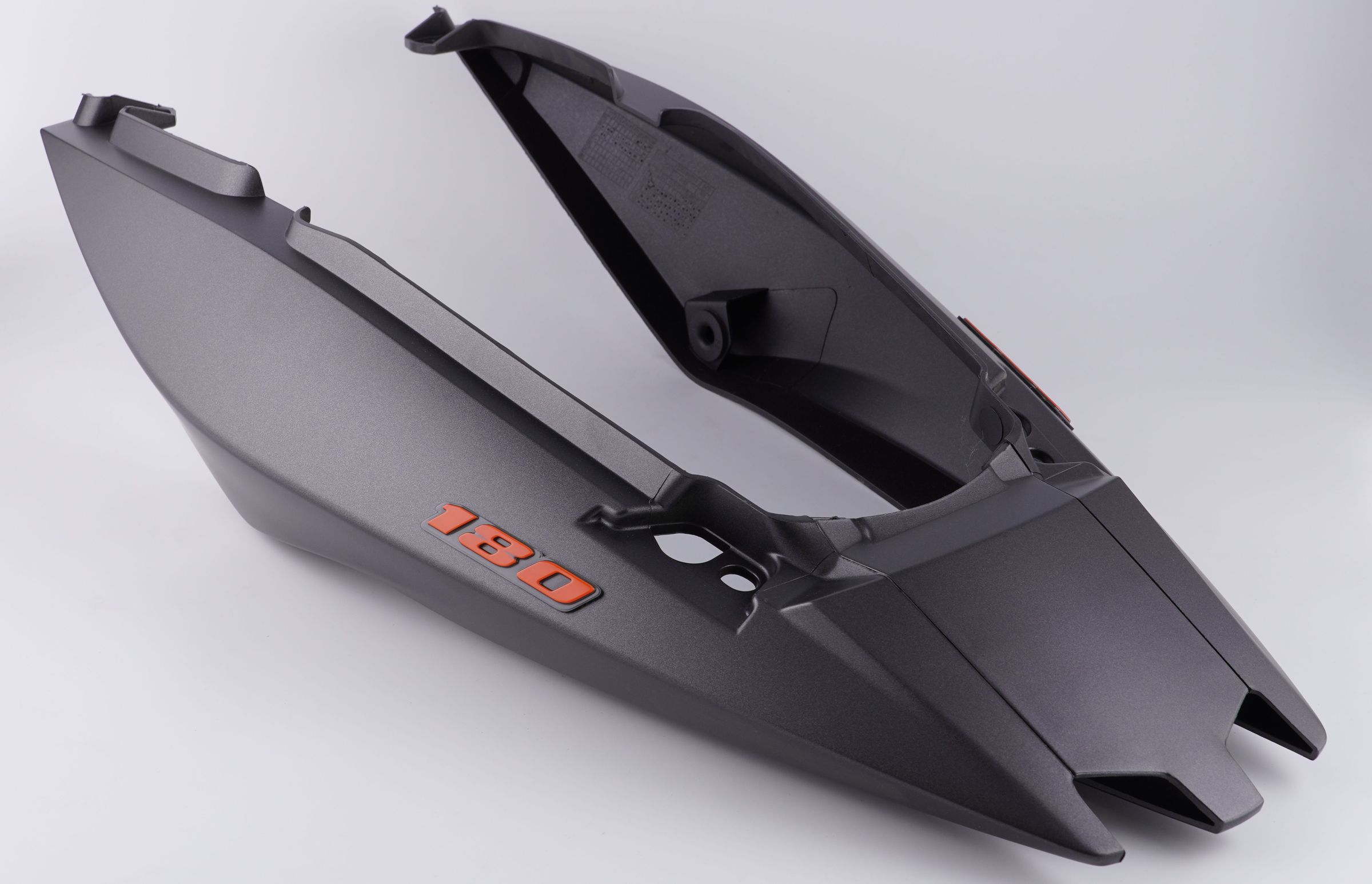 Пластик задний с оранжевой 3D наклейкой 52DJ1812 BAJAJ